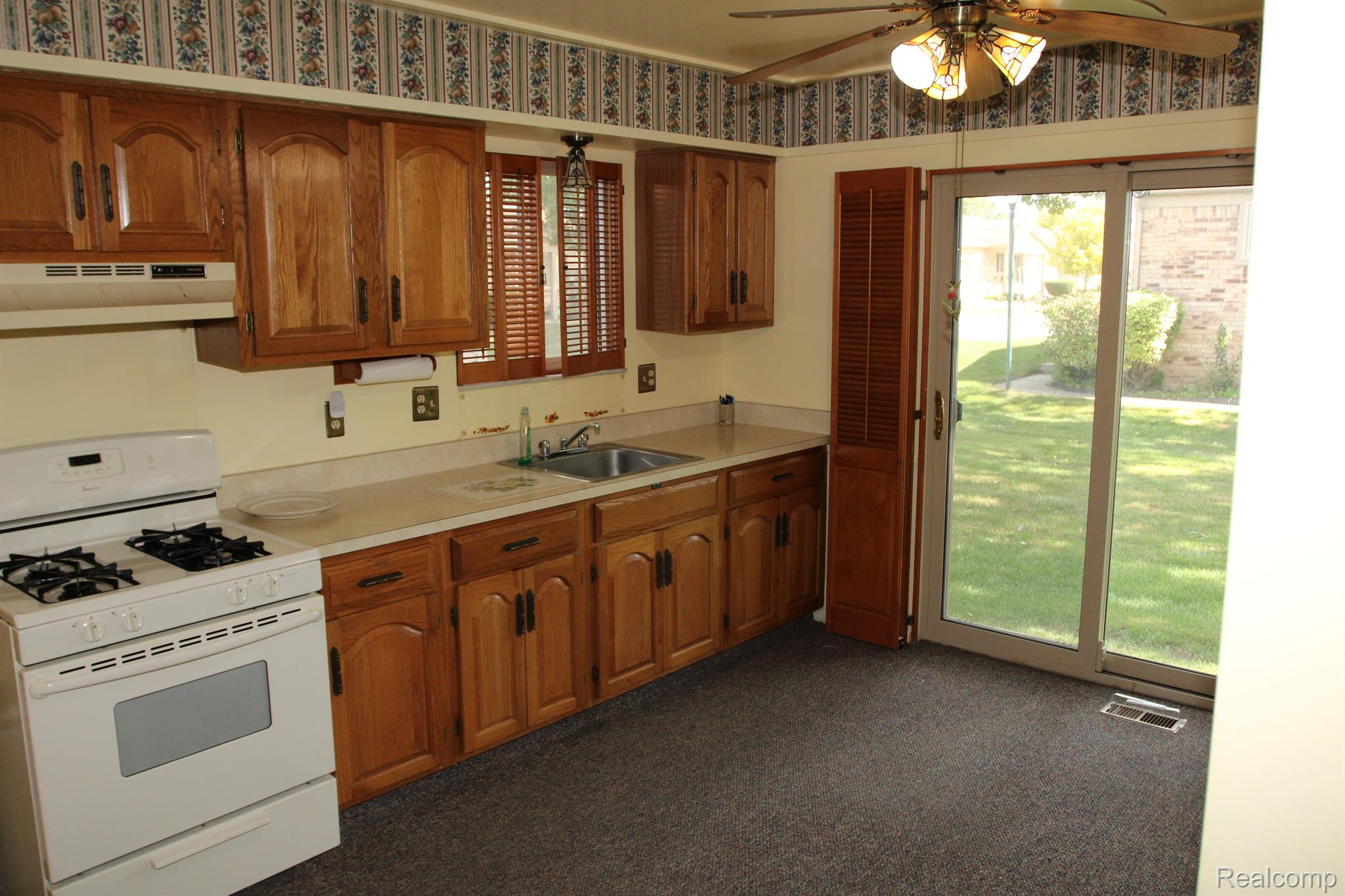 24044 Old Kent Road North Warren, MI 48091 - Photo 4 of 18 Gallery Image 4