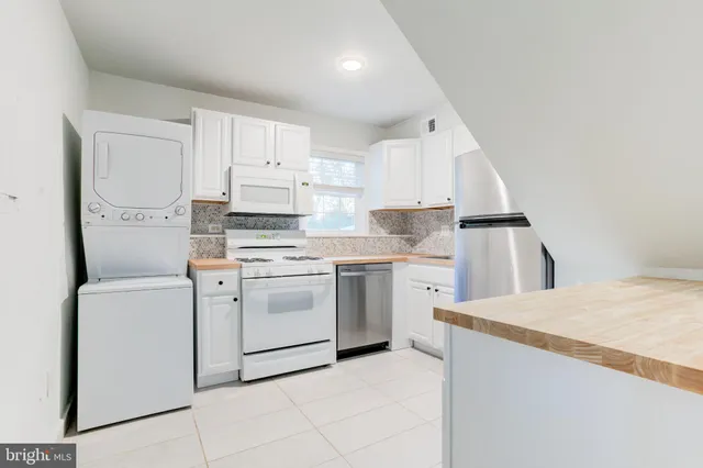 $2,400 | 121 Cabbel Drive, Manassas Park, VA 20111