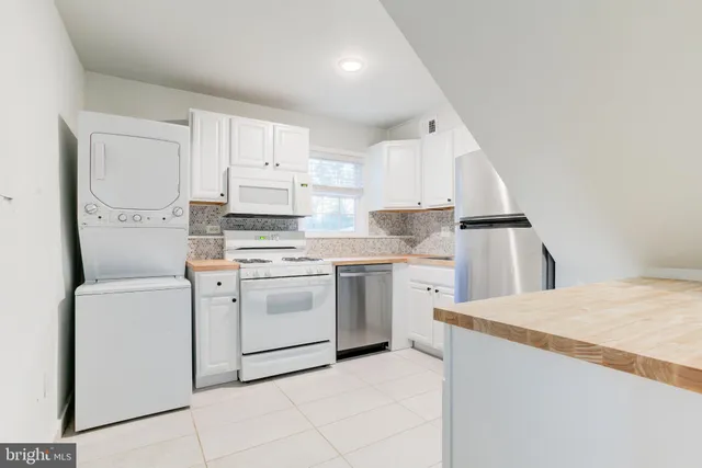 $2,400 | 121 Cabbel Drive, Manassas Park, VA 20111