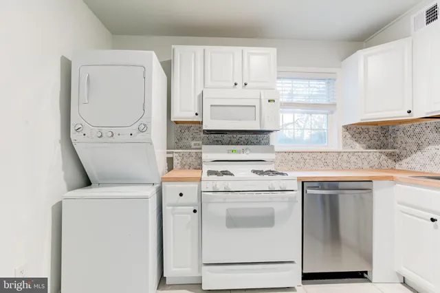 $2,400 | 121 Cabbel Drive, Manassas Park, VA 20111