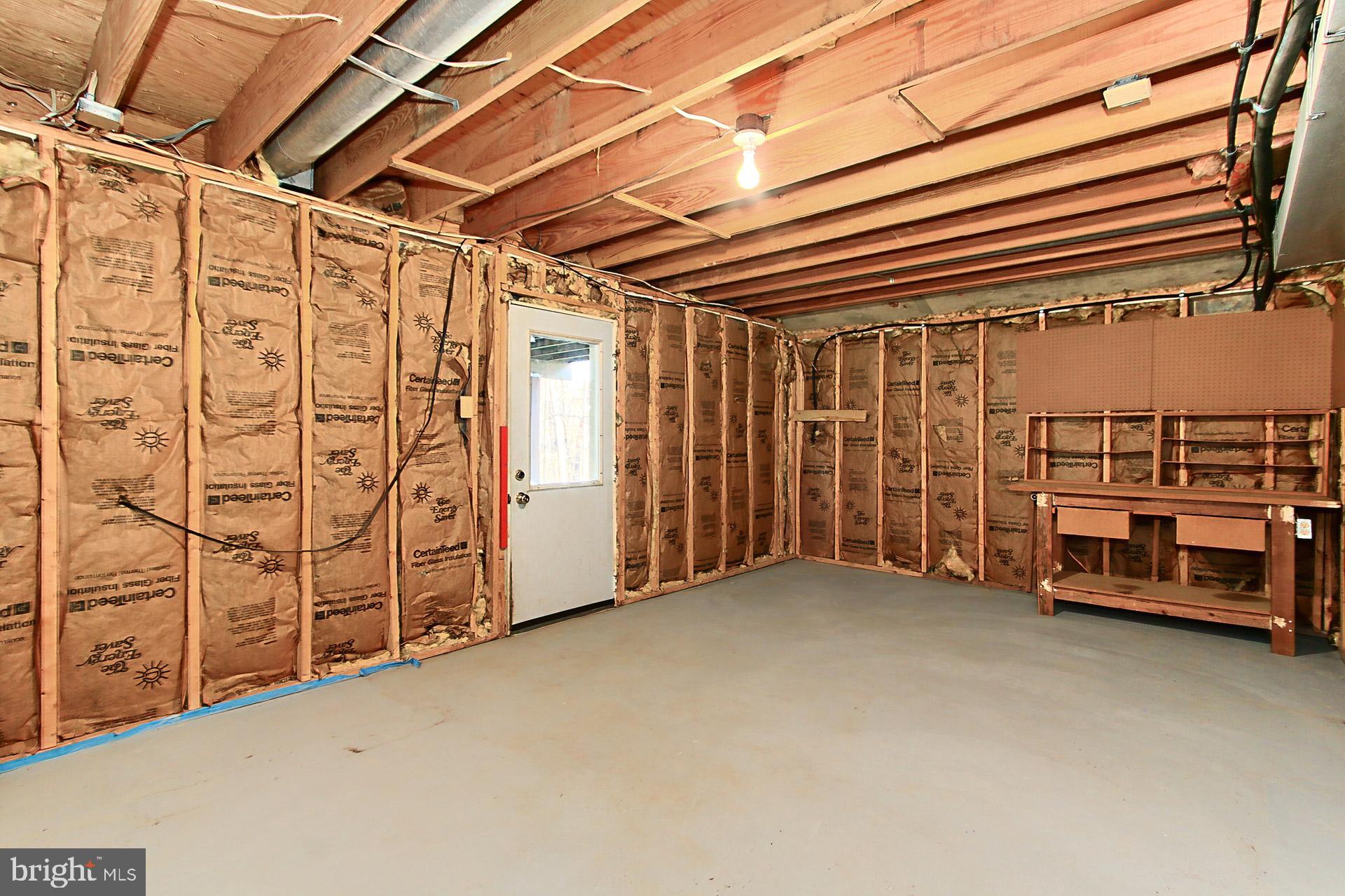 10704 Cross School Road Reston, VA 20191 - Photo 38 of 56 a view of an empty room