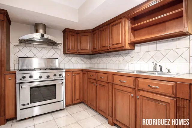 $839,900 | 3890 Clearview Street Northeast, Grand Rapids, MI 49546