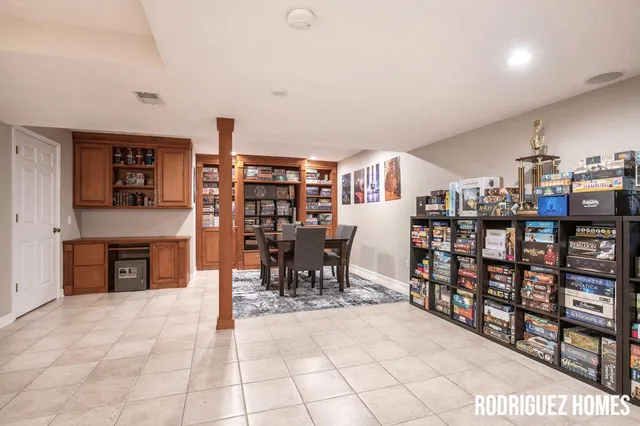 $839,900 | 3890 Clearview Street Northeast, Grand Rapids, MI 49546