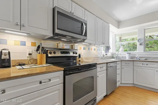 $498,000 | 424 Riverview Drive, Bay St. Louis, MS 39520