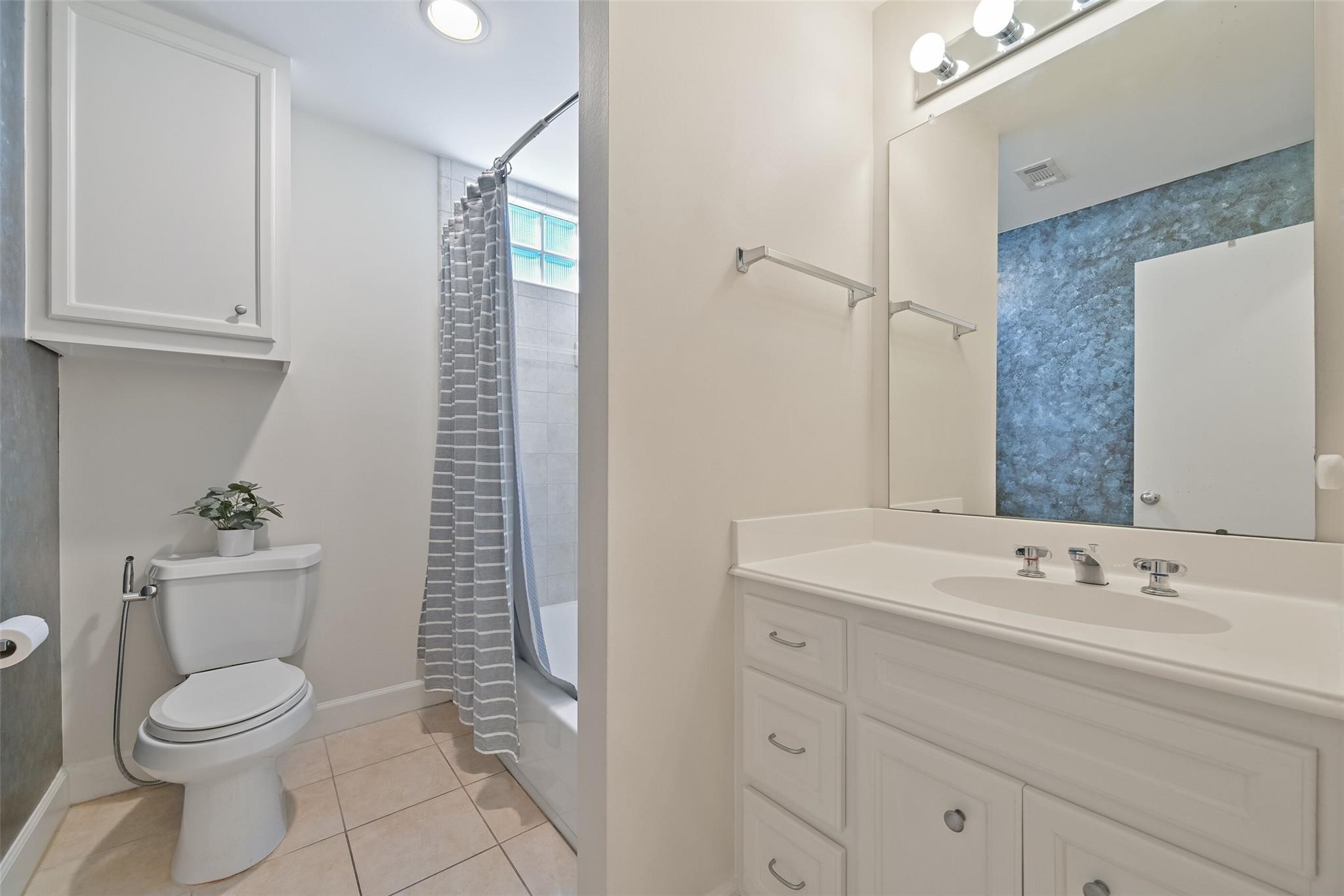8715 Meadowcroft Drive, Unit 1002 Houston, TX 77063 - Photo 19 of 24 a bathroom with a toilet sink and shower