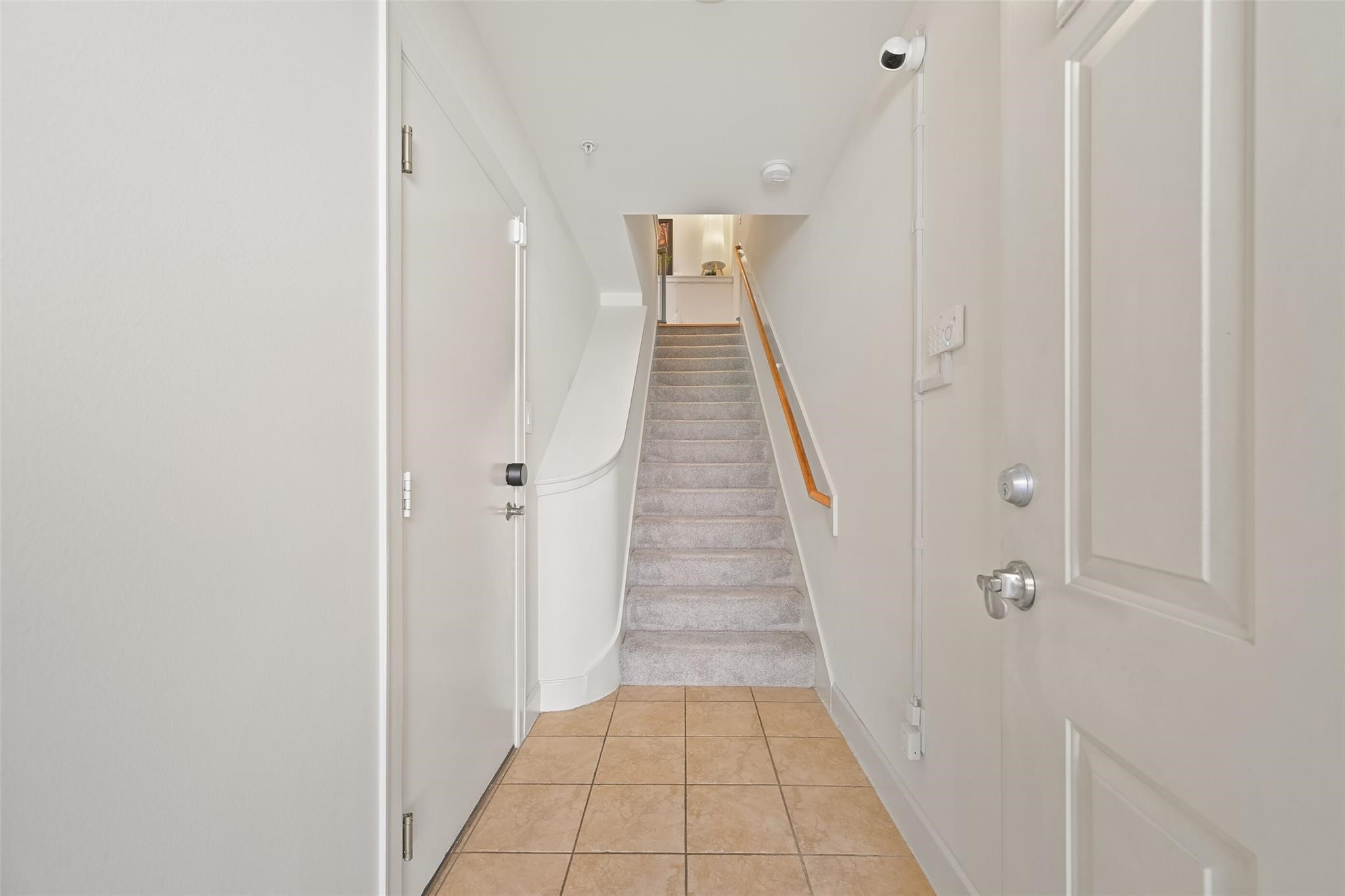 8715 Meadowcroft Drive, Unit 1002 Houston, TX 77063 - Photo 20 of 24 a view of a hallway with the entryway