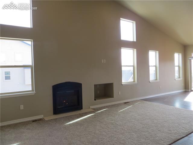 10604 Slumber Ridge Way Colorado Springs, CO 80908 - Photo 20 of 36 Great Room!