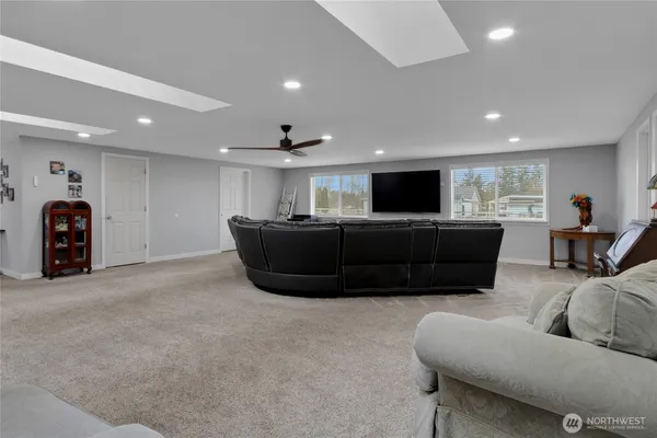 $985,000 | 40216 264th Avenue Southeast, Enumclaw, WA 98022