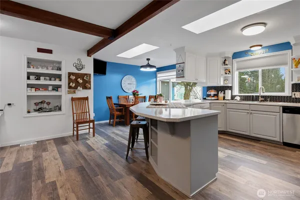 $985,000 | 40216 264th Avenue Southeast, Enumclaw, WA 98022