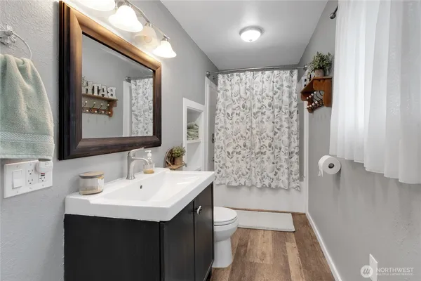 $985,000 | 40216 264th Avenue Southeast, Enumclaw, WA 98022
