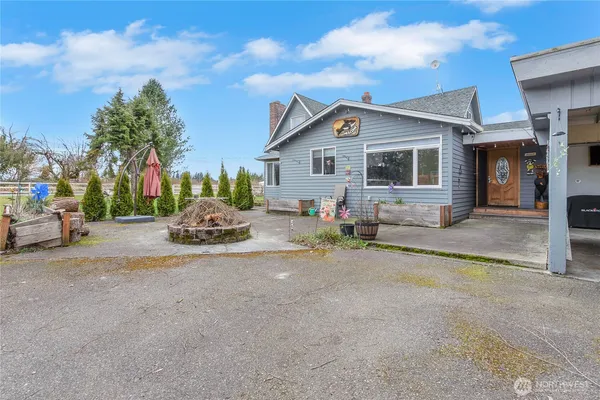 $985,000 | 40216 264th Avenue Southeast, Enumclaw, WA 98022