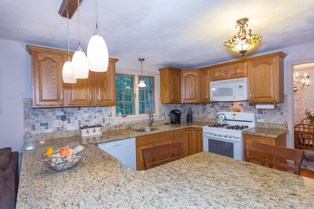 15 Nutting Road Westford, MA 01886 - Photo 4 of 17