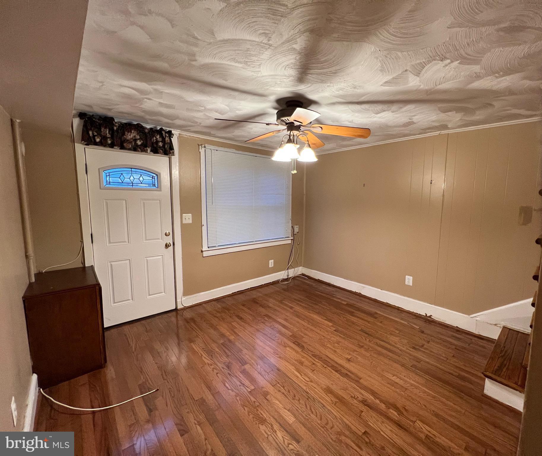 76 Clay Street Annapolis, MD 21401 - Photo 4 of 26 View to front living room