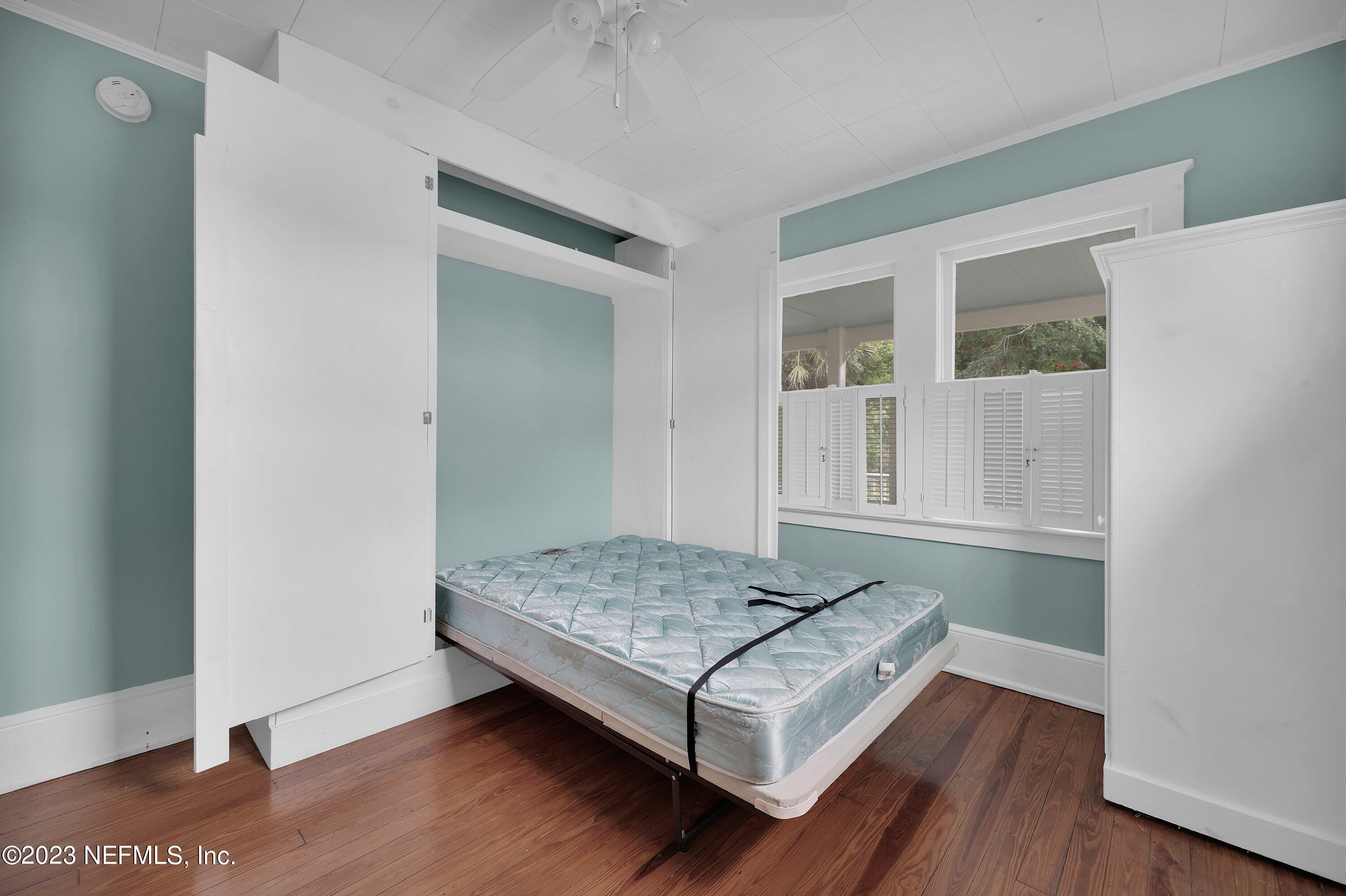 4 Florida Avenue St. Augustine, FL 32084 - Photo 15 of 52 a living room with hard wood floors and a rug