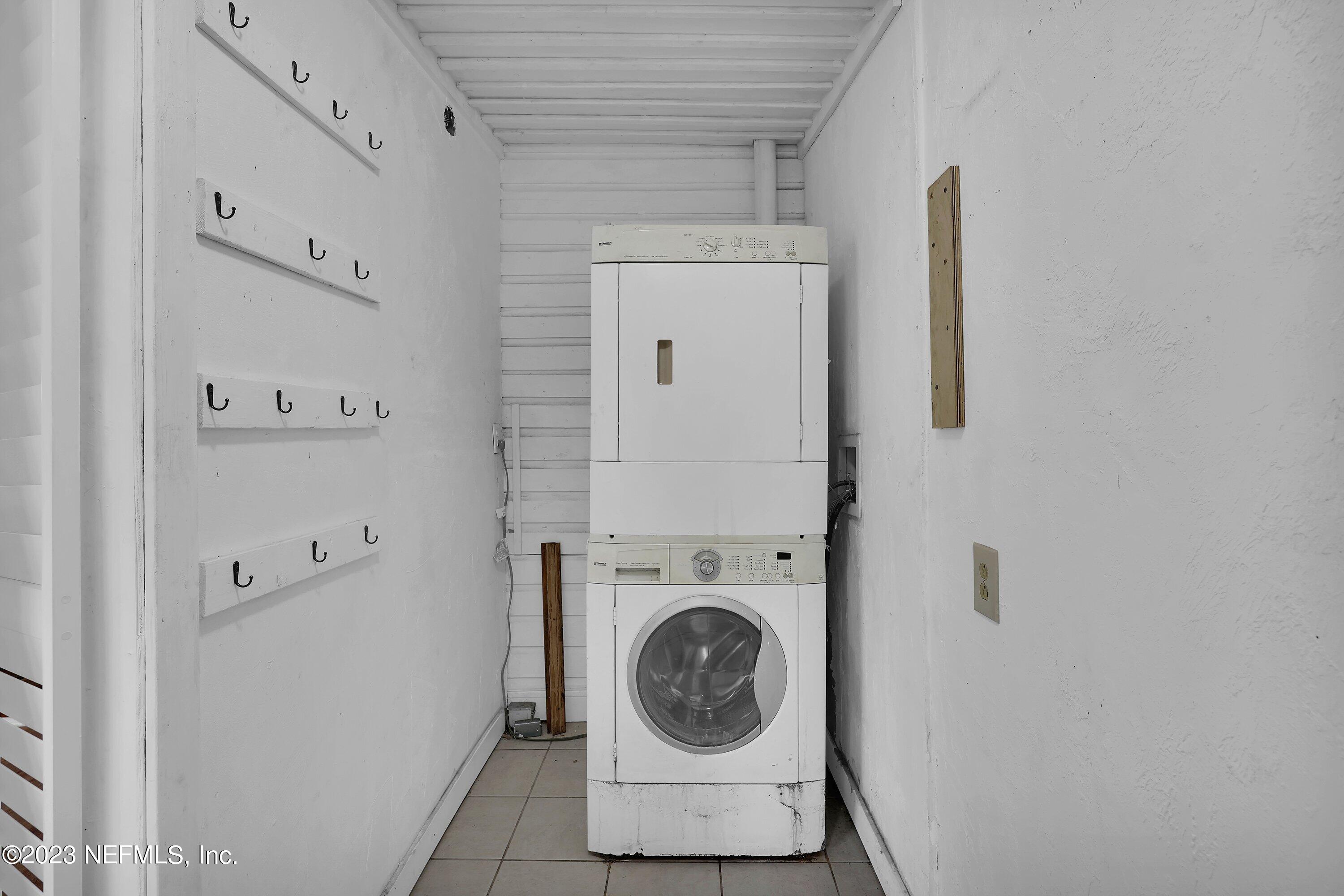 4 Florida Avenue St. Augustine, FL 32084 - Photo 25 of 52 a utility room with dryer and washer