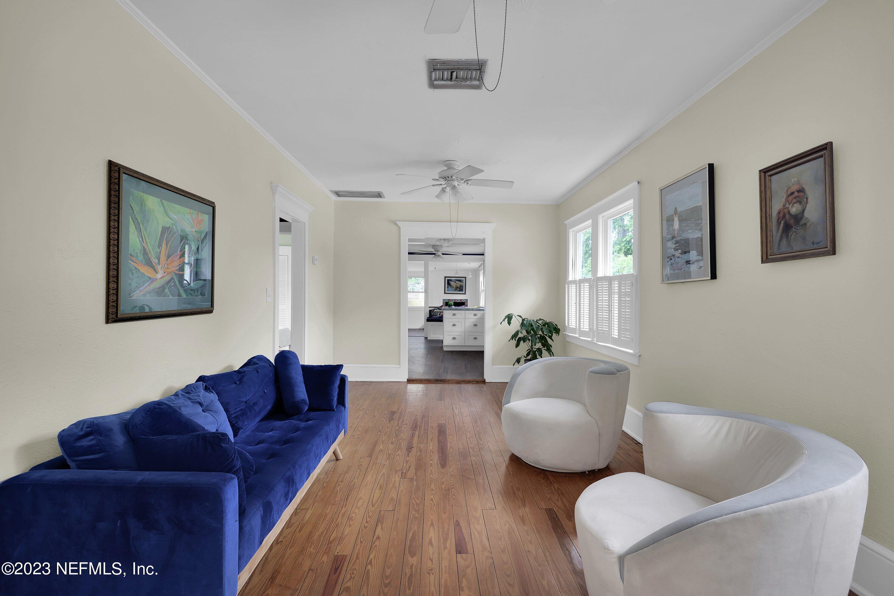 4 Florida Avenue St. Augustine, FL 32084 - Photo 3 of 52 a living room with furniture