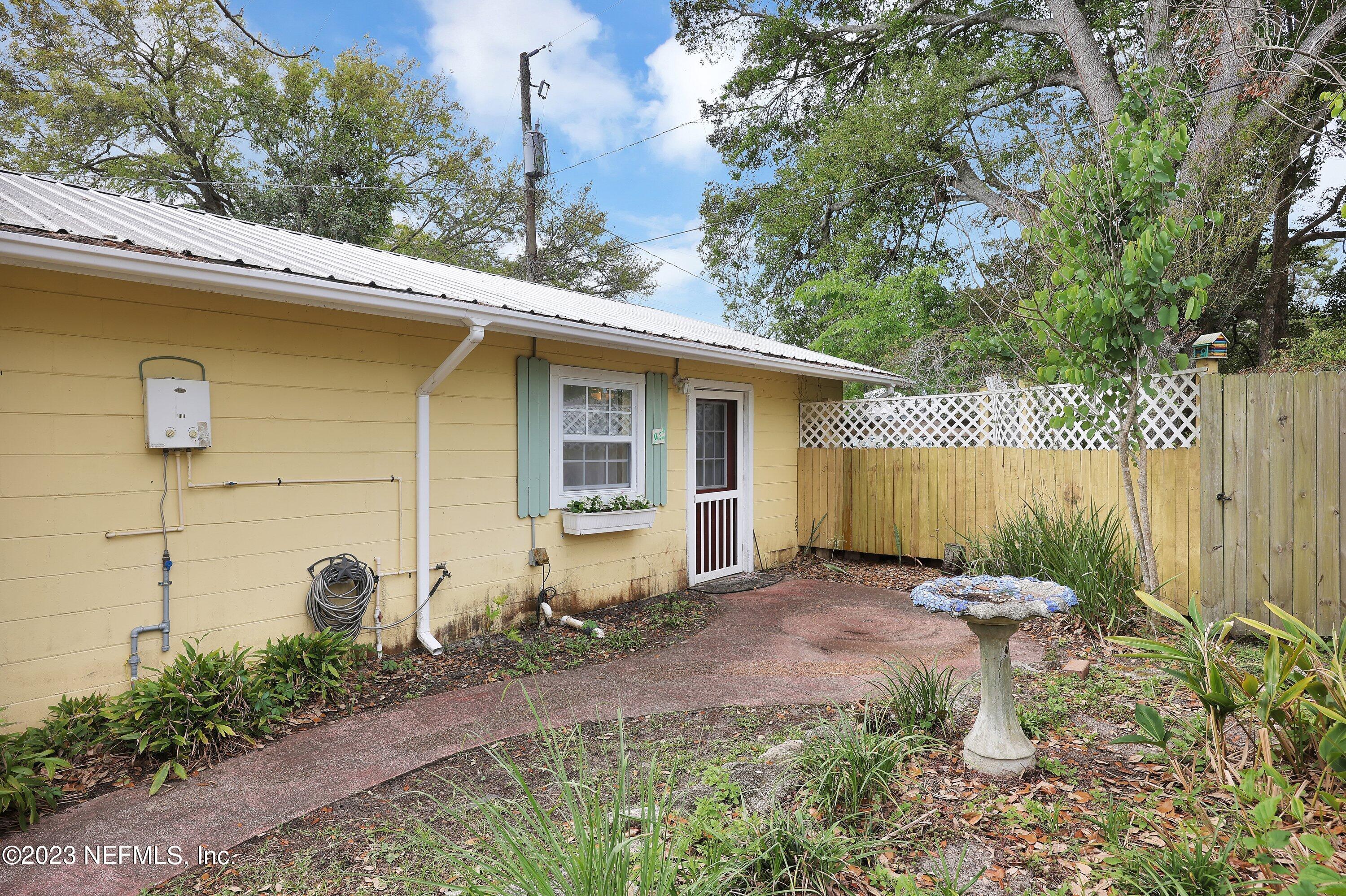 4 Florida Avenue St. Augustine, FL 32084 - Photo 32 of 52 a backyard of a house with table and chairs