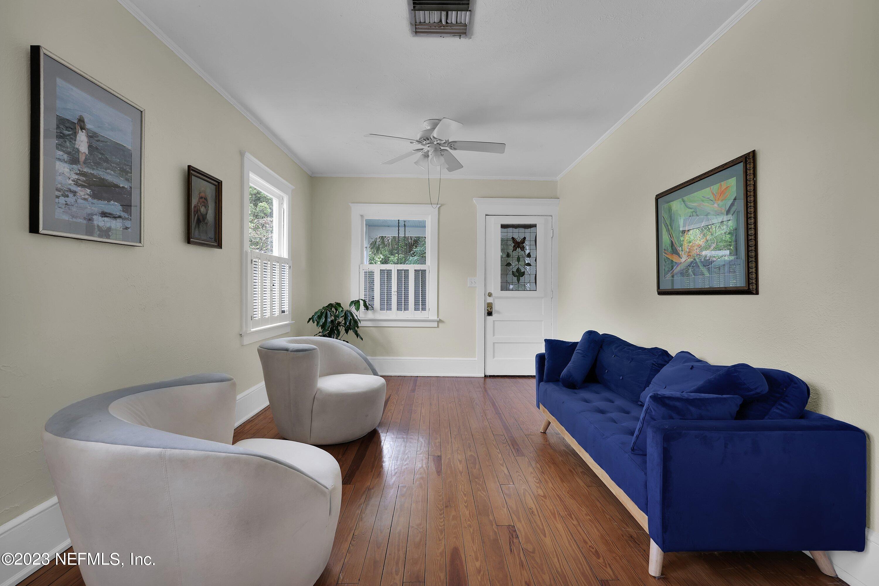 4 Florida Avenue St. Augustine, FL 32084 - Photo 4 of 52 a living room with furniture
