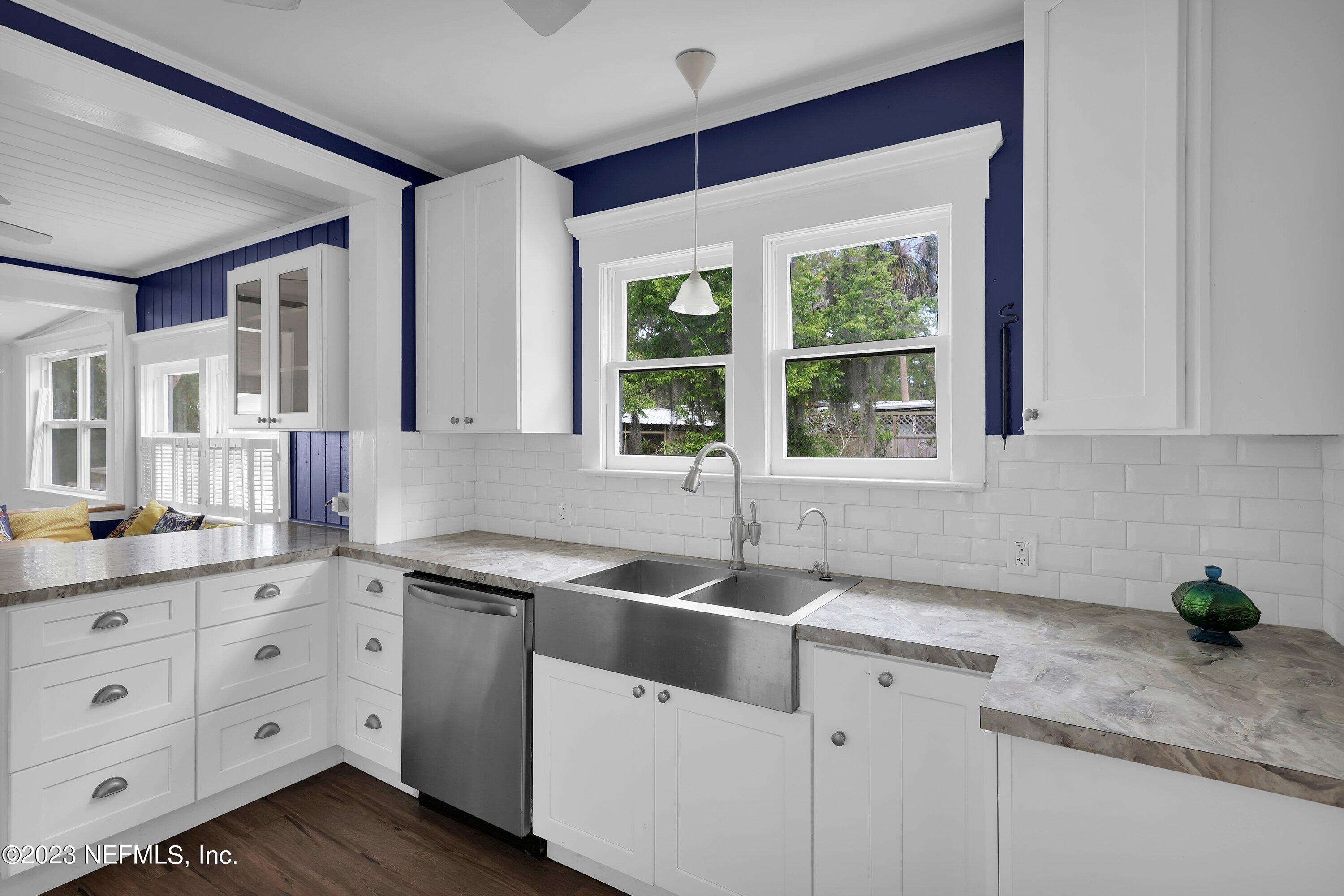 4 Florida Avenue St. Augustine, FL 32084 - Photo 6 of 52 a kitchen that has a sink and a window