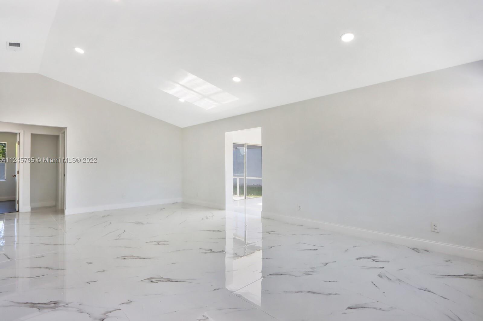 112 Raintree Trail Jupiter, FL 33458 - Photo 11 of 37 a view of an empty room