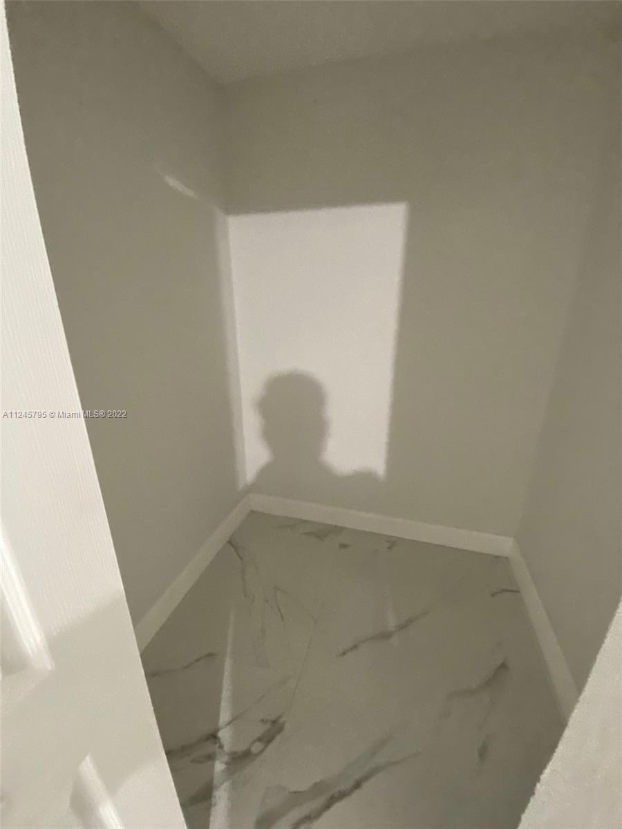112 Raintree Trail Jupiter, FL 33458 - Photo 32 of 37 view of a small space