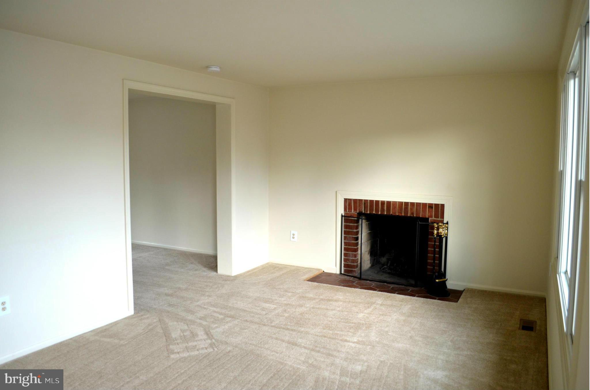 15940 Frederick Road Lisbon, MD 21797 - Photo 3 of 16 Living Room