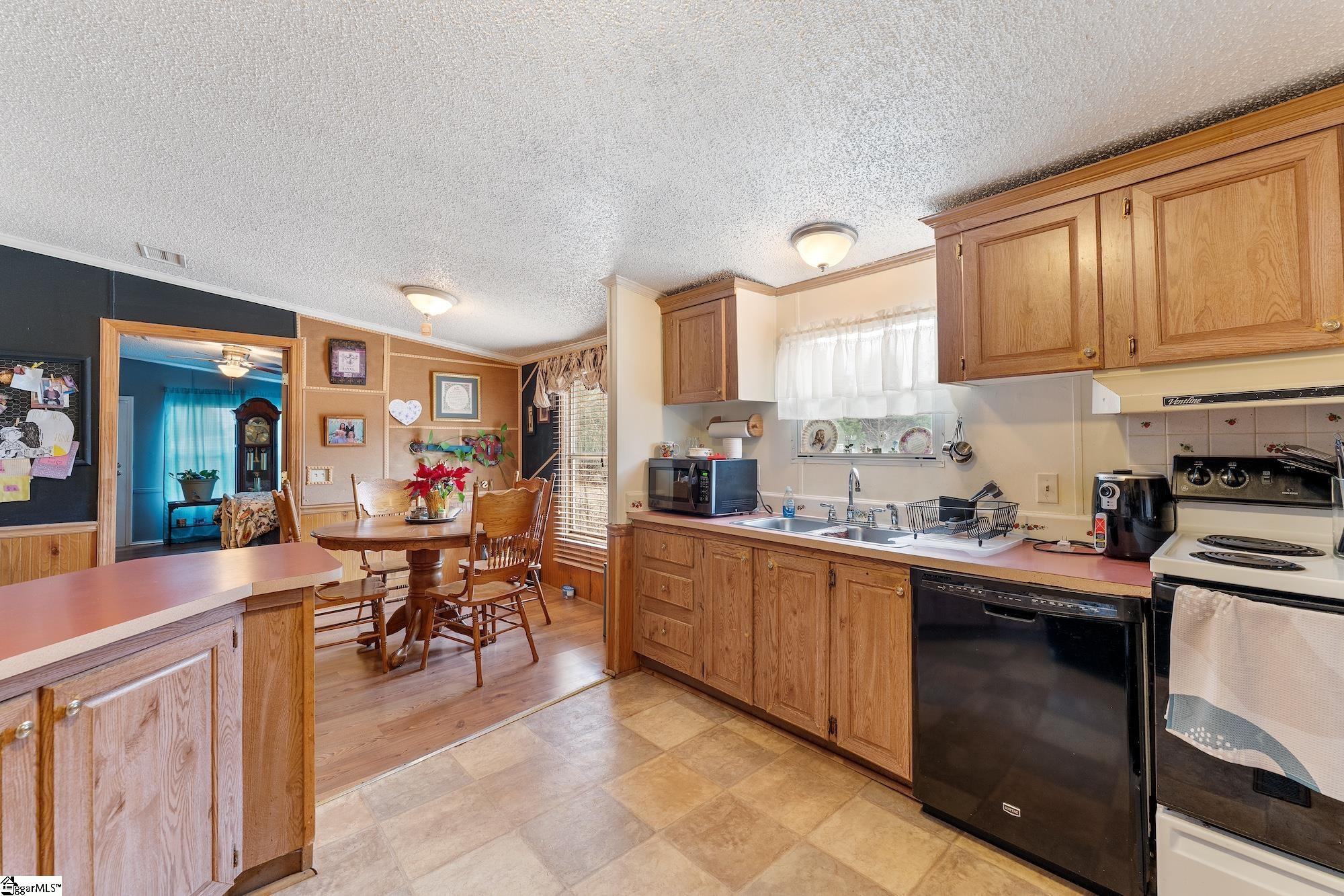 458 Looper Road Pelzer, SC 29669 - Photo 6 of 31