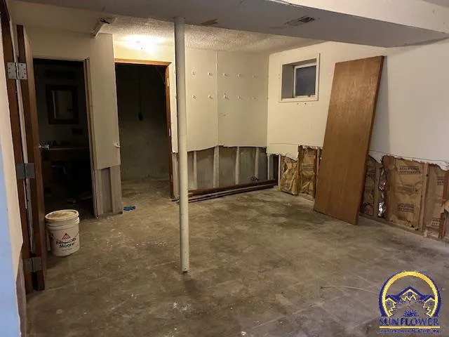 $174,900 | 3513 Southwest Moundview Drive, Topeka, KS 66614