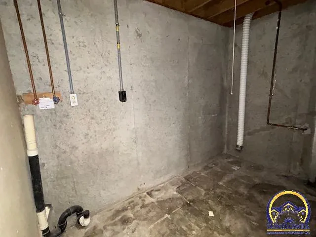 $174,900 | 3513 Southwest Moundview Drive, Topeka, KS 66614