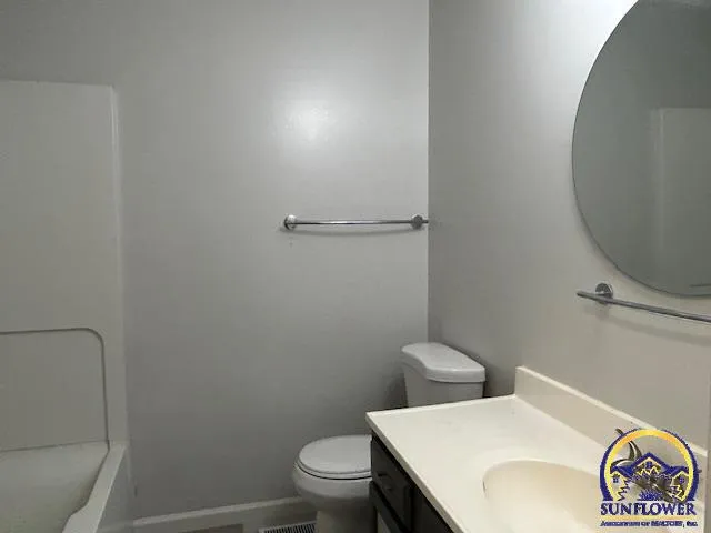 $174,900 | 3513 Southwest Moundview Drive, Topeka, KS 66614