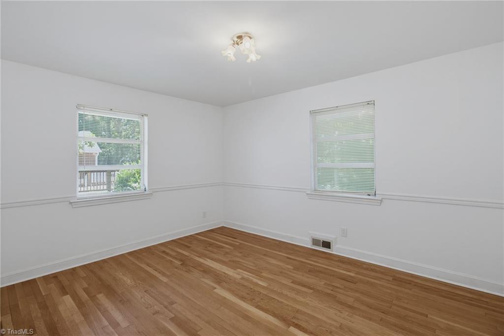 1011 Huntingdon Road Winston-Salem, NC 27104 - Photo 20 of 39 Primary bath