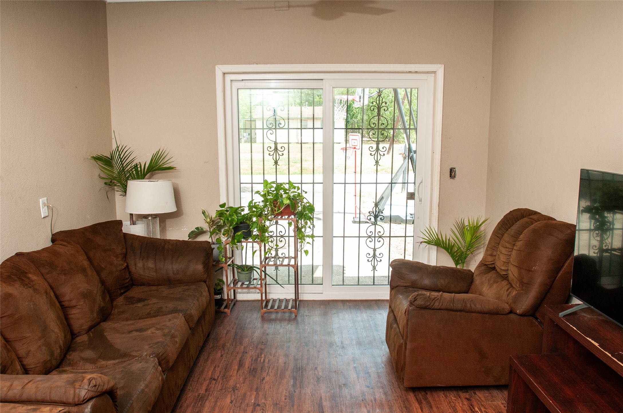 1601 Harris Street Wharton, TX 77488 - Photo 24 of 36 a living room with furniture and a large window