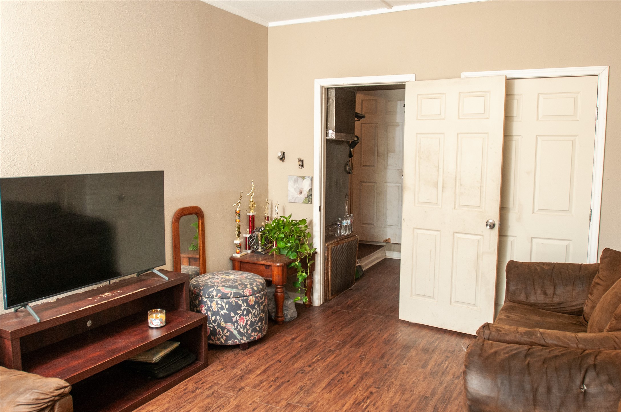 1601 Harris Street Wharton, TX 77488 - Photo 25 of 36 a living room with furniture and wooden floor