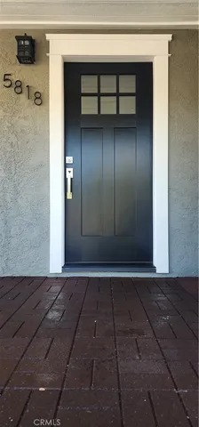 a view of a livingroom with a bench