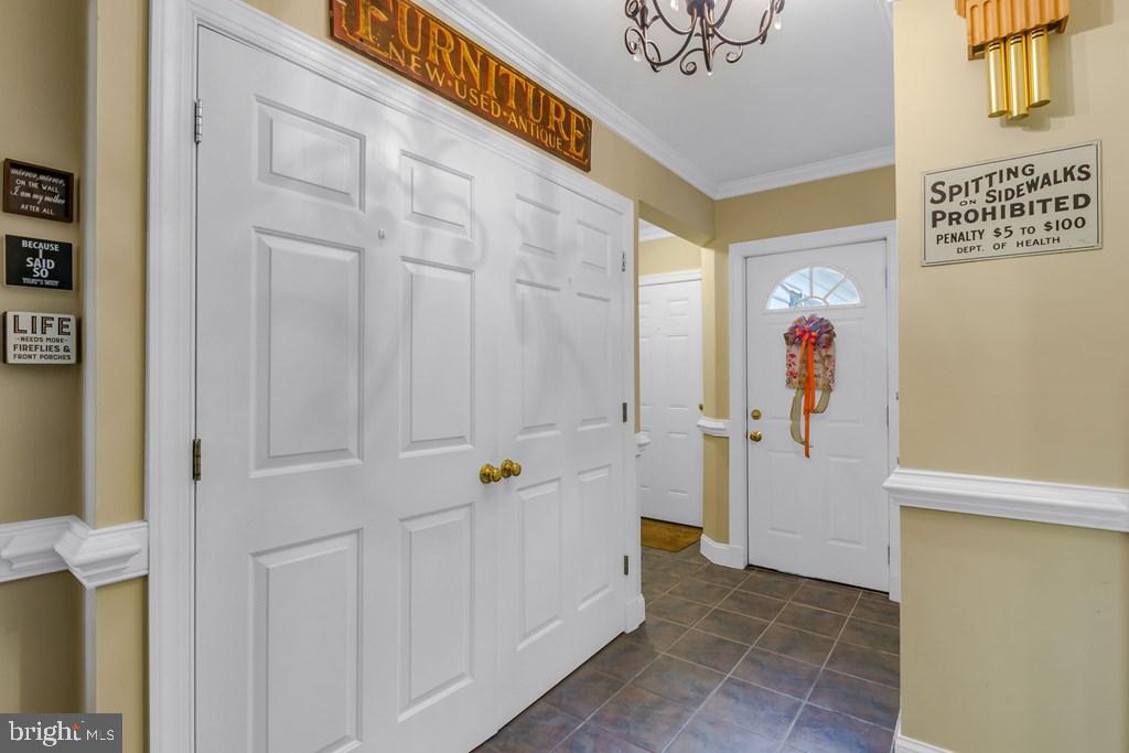 405 Courtney Lane Callao, VA 22435 - Photo 4 of 60