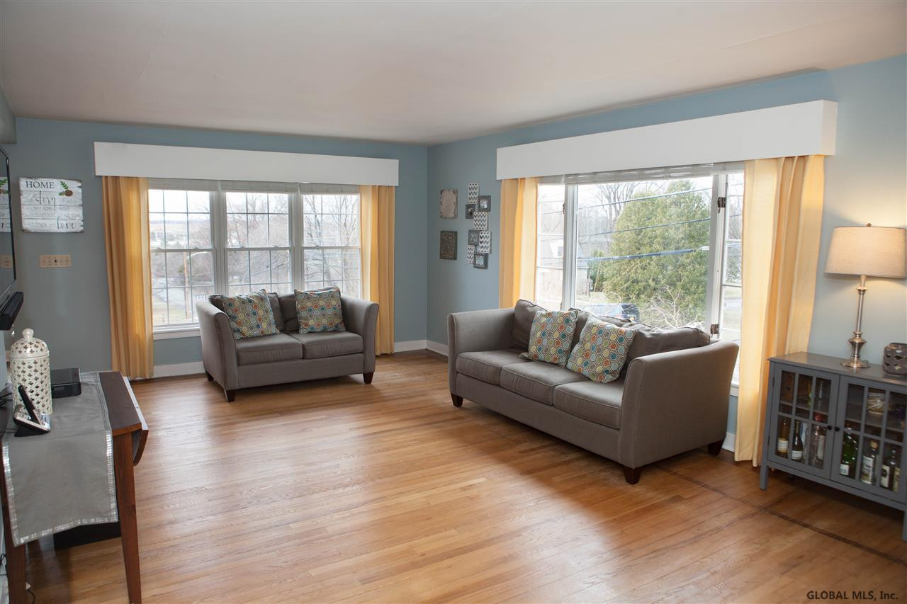 25 Overidge Road Colonie, NY 12110 - Photo 2 of 23 Photo 2