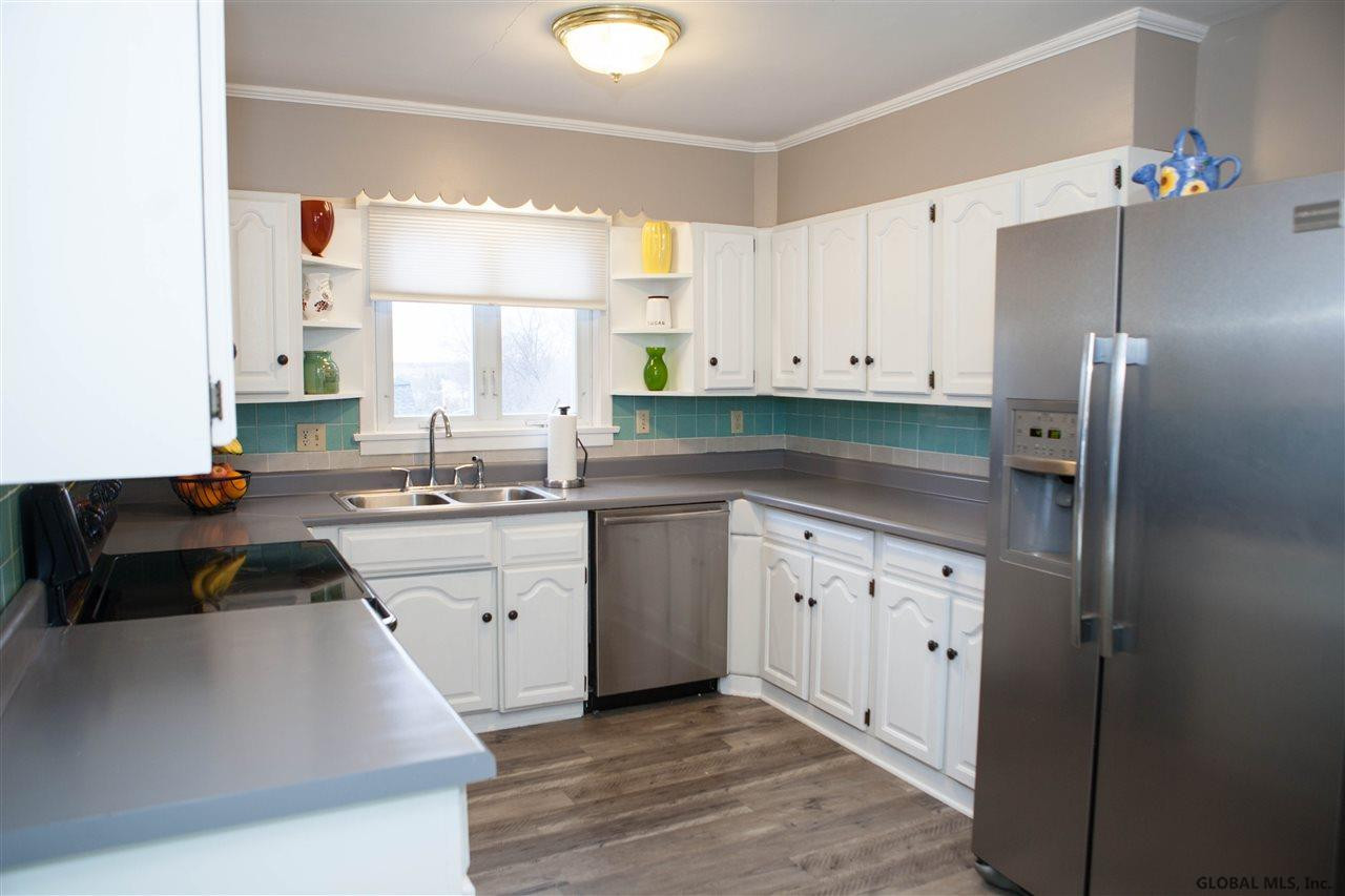 25 Overidge Road Colonie, NY 12110 - Photo 6 of 23 Photo 6