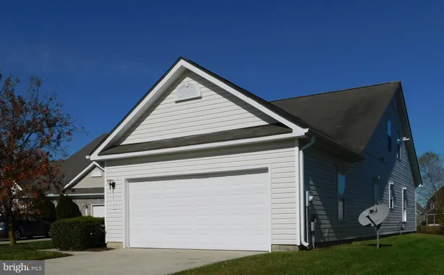 a view of house with a yard