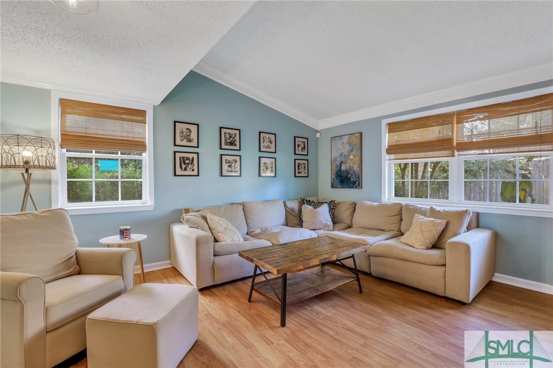 718 Glenbrook Road Savannah, GA 31419 - Photo 14 of 34 Living room