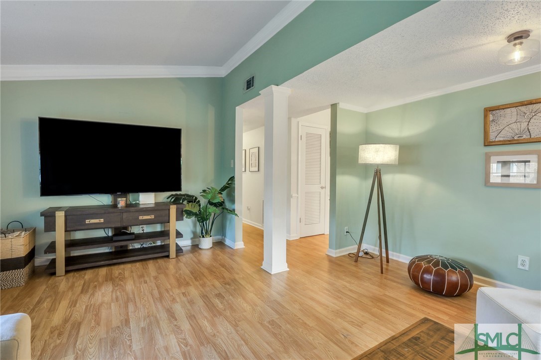 718 Glenbrook Road Savannah, GA 31419 - Photo 16 of 34 Living room