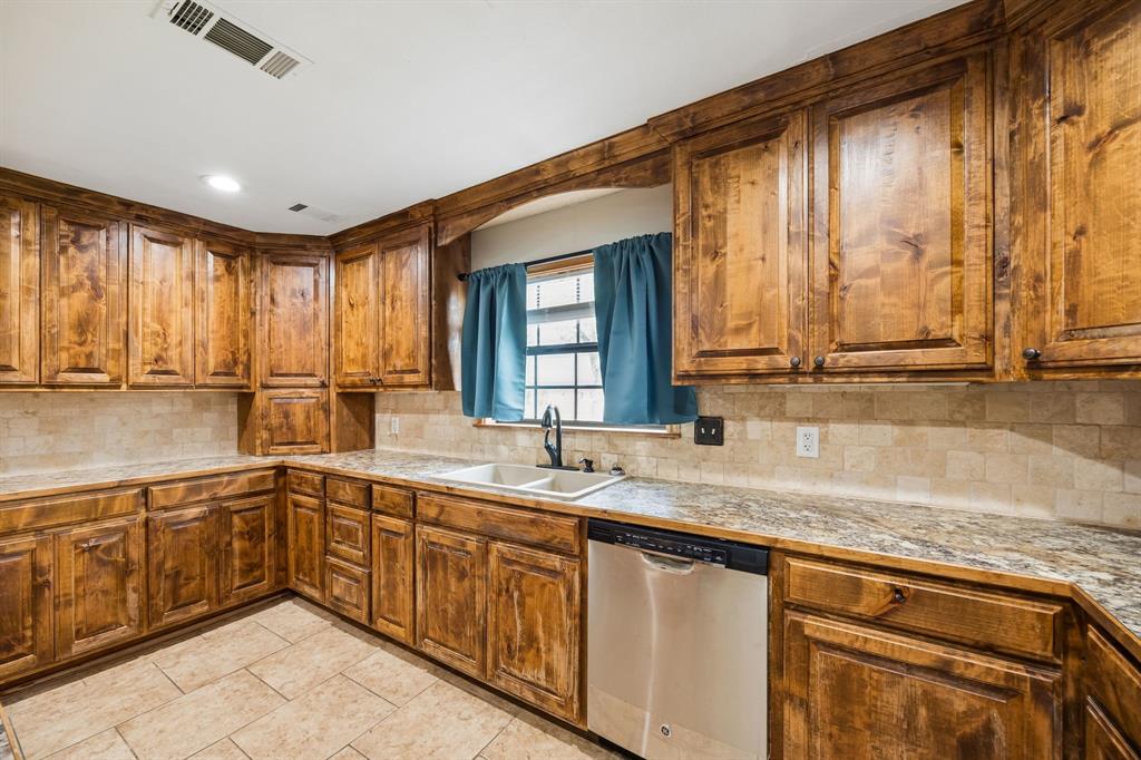 597 East Main Street Van, TX 75790 - Photo 12 of 33
