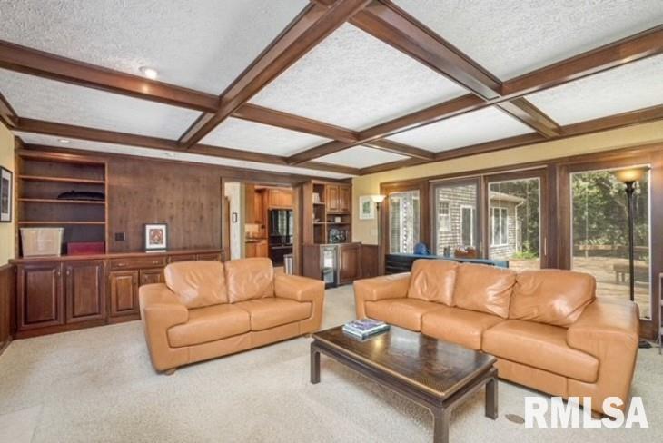2111 Meadowbrook Road Davenport, IA 52807 - Photo 11 of 37 Gallery Image 11