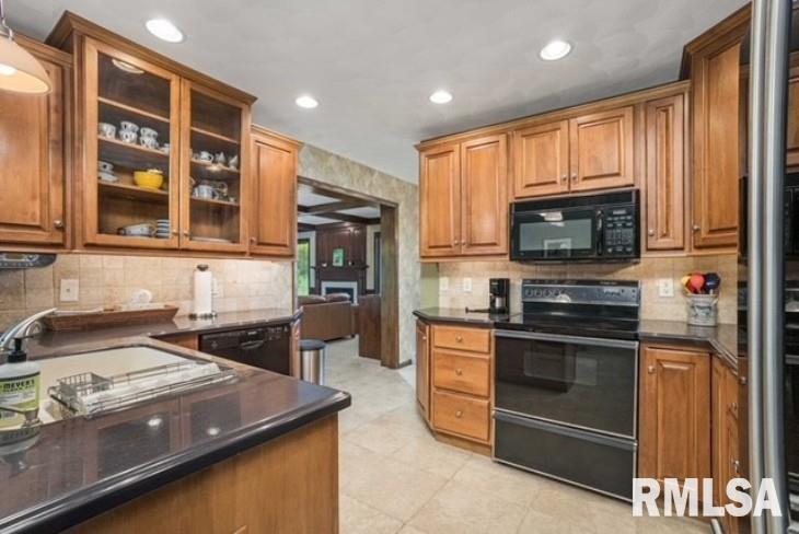 2111 Meadowbrook Road Davenport, IA 52807 - Photo 12 of 37 Gallery Image 12