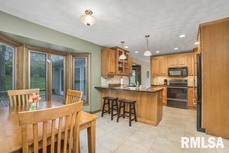 2111 Meadowbrook Road Davenport, IA 52807 - Photo 15 of 37 Gallery Image 15