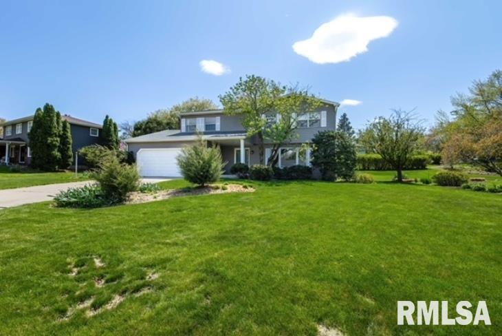 2111 Meadowbrook Road Davenport, IA 52807 - Photo 2 of 37 Gallery Image 2