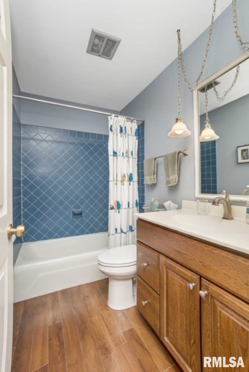 2111 Meadowbrook Road Davenport, IA 52807 - Photo 23 of 37 Gallery Image 23