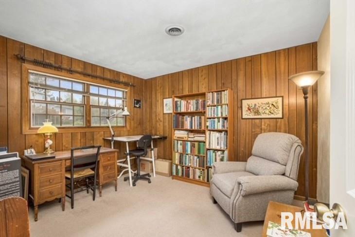 2111 Meadowbrook Road Davenport, IA 52807 - Photo 25 of 37 Gallery Image 25