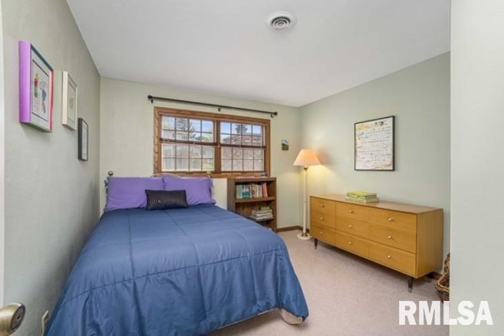 2111 Meadowbrook Road Davenport, IA 52807 - Photo 28 of 37 Gallery Image 28