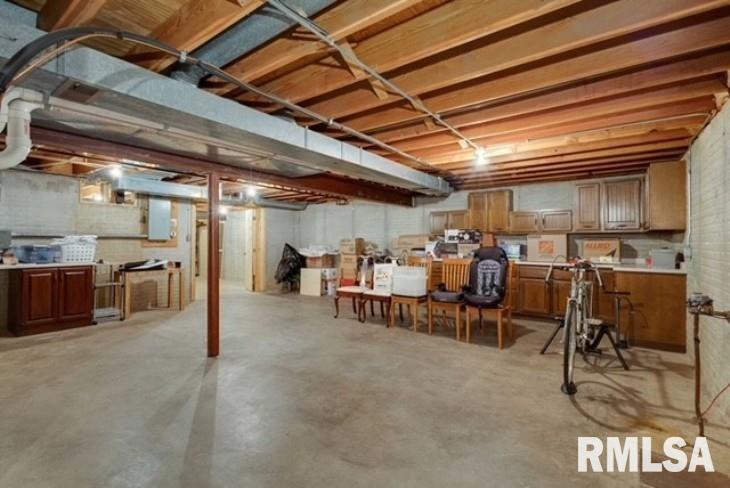 2111 Meadowbrook Road Davenport, IA 52807 - Photo 29 of 37 Gallery Image 29