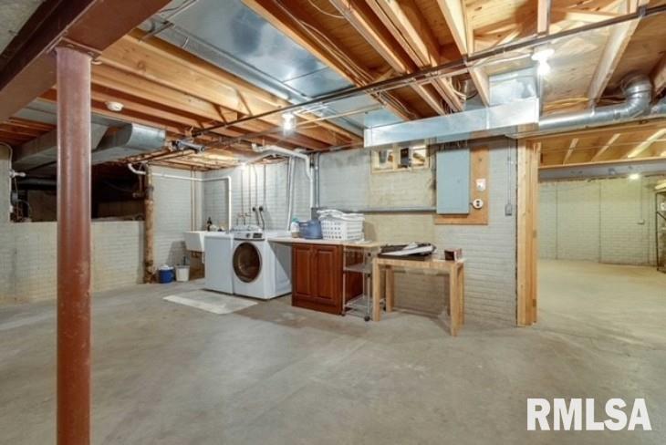 2111 Meadowbrook Road Davenport, IA 52807 - Photo 30 of 37 Gallery Image 30